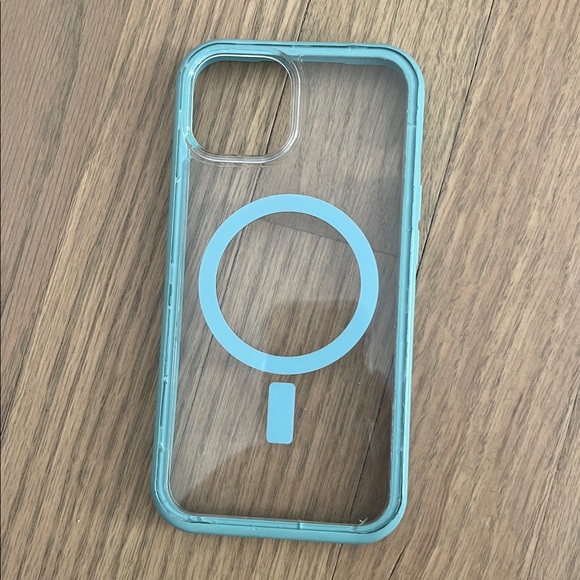 iPhone 13 Cases | bundle of 2 | excellent used condition - Picture 2 of 5